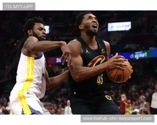 勇士快攻提速，反超只用两分钟